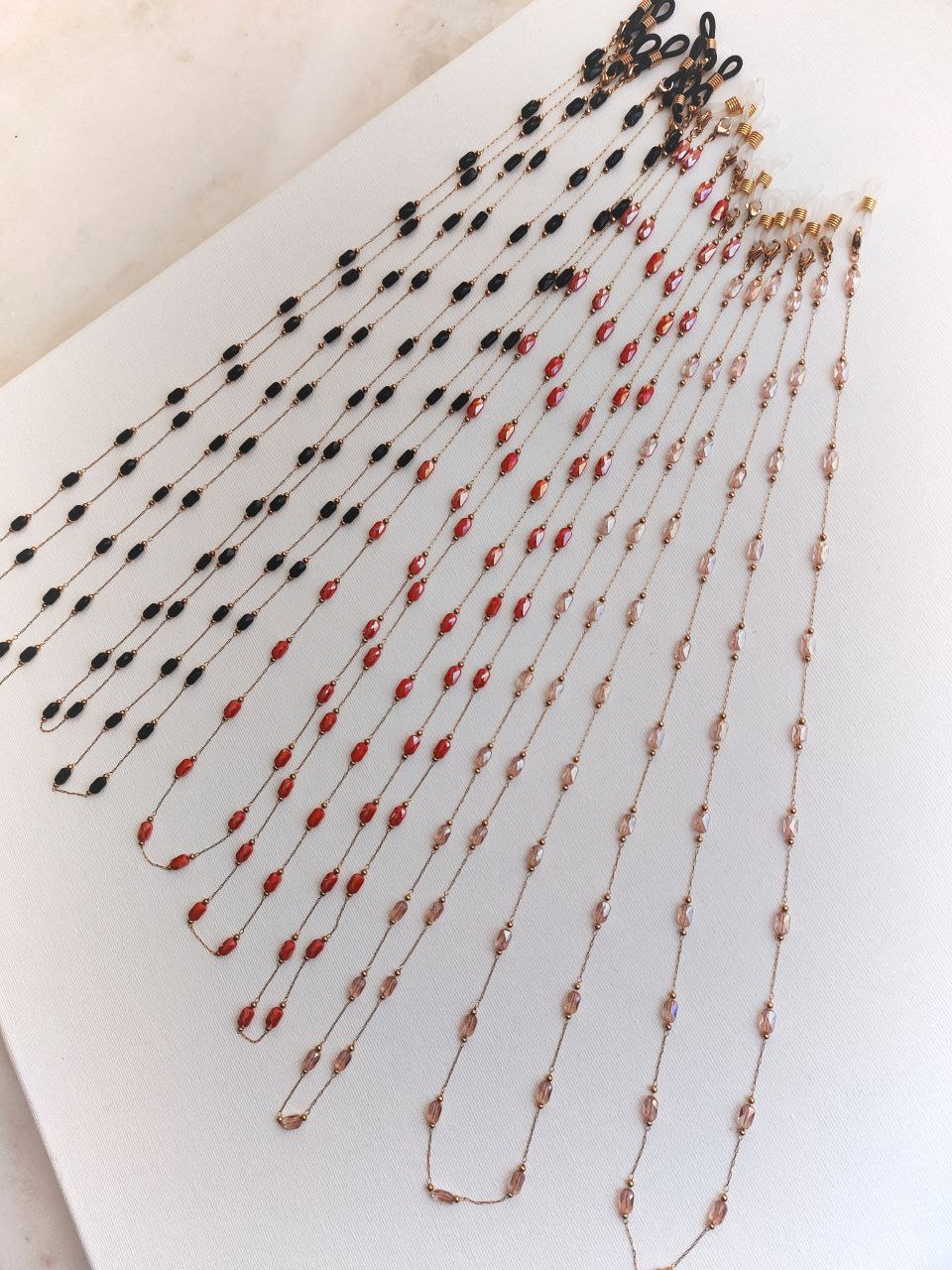 Catenella per occhiali con cristalli colorati AC.24 rosso/cipria/nero
