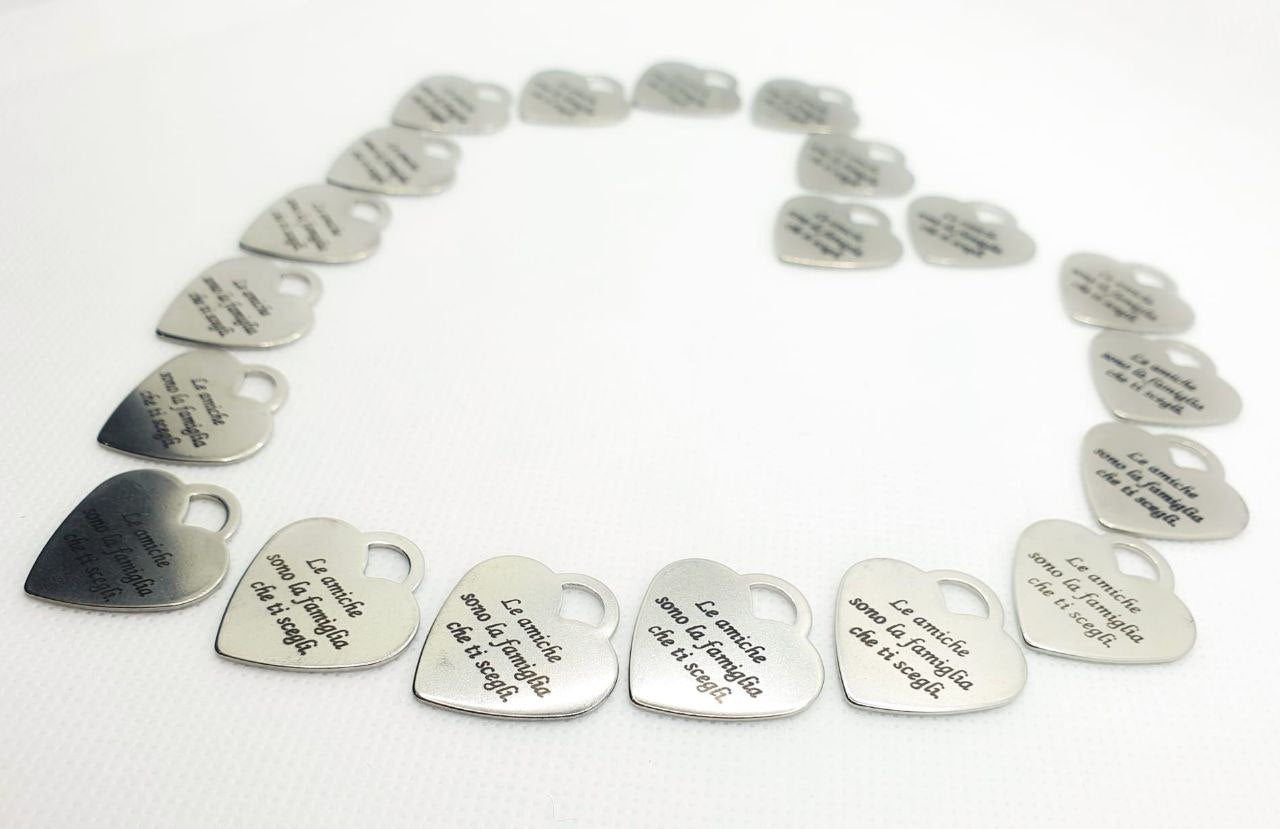 Bracciale cerchio con ciondolo cuore "Le amiche sono la famiglia che ti scegli"